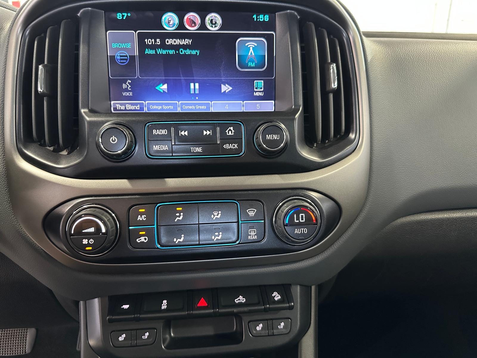 Thumbnail: 2015 Chevrolet Colorado - 3