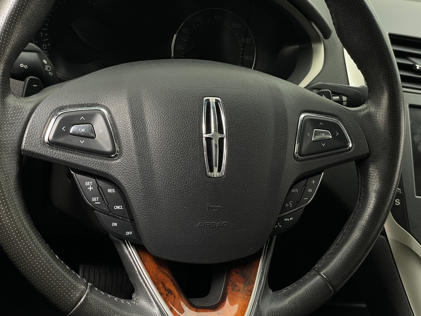 Thumbnail: 2013 Lincoln MKZ - 4