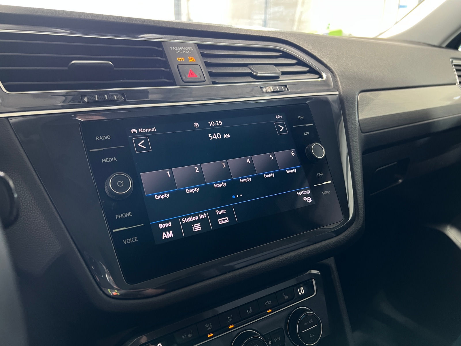 Thumbnail: 2020 Volkswagen Tiguan - 3