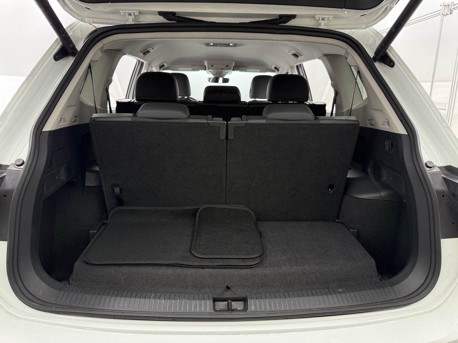 Thumbnail: 2024 Volkswagen Tiguan - 6