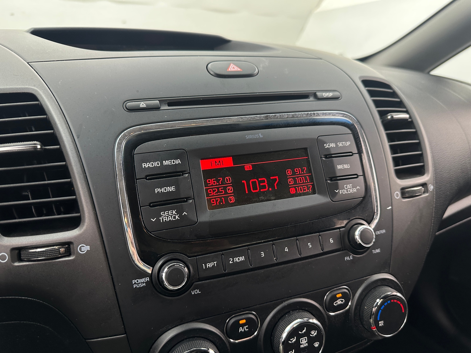Thumbnail: 2017 Kia Forte - 4