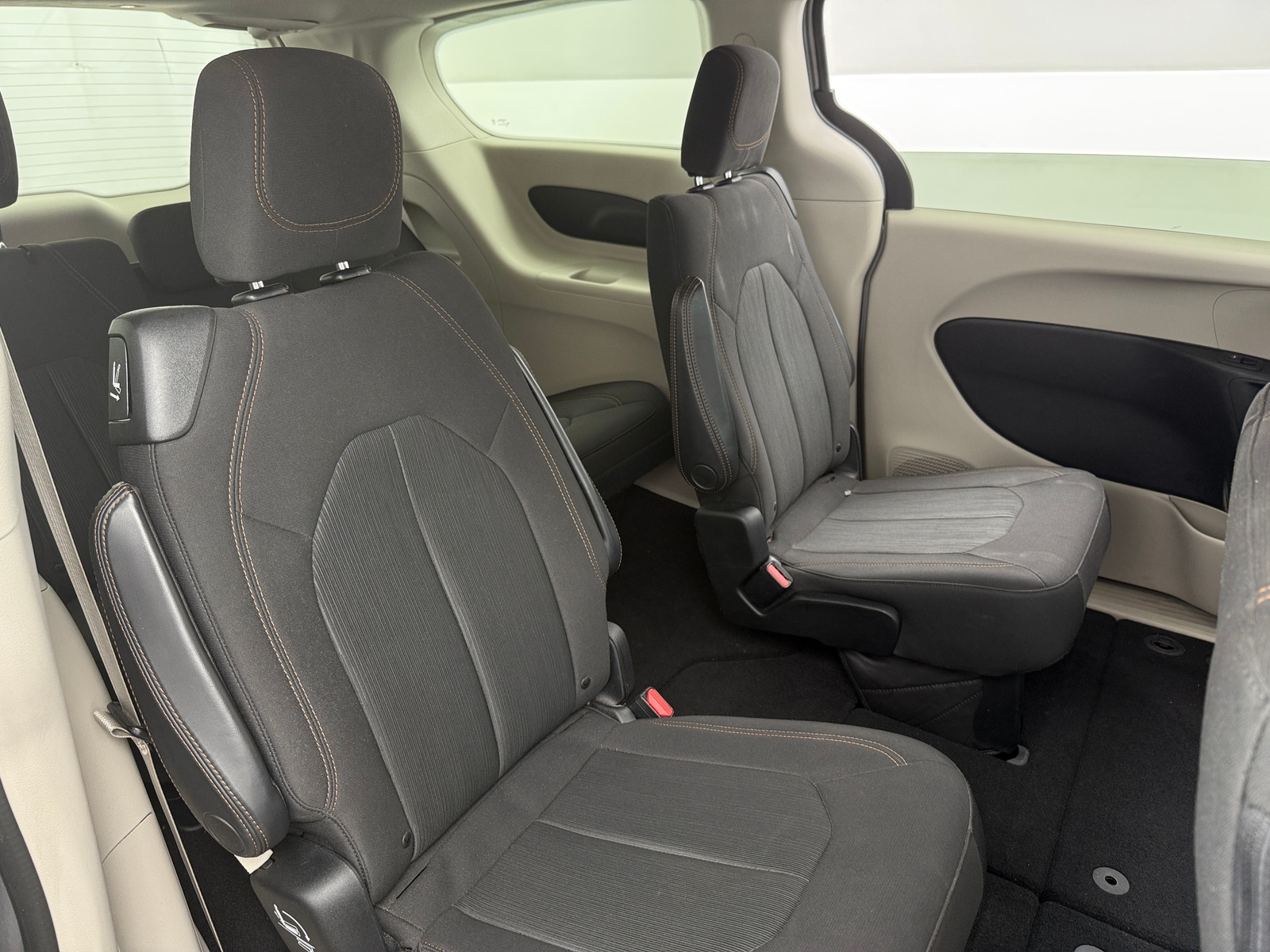 Thumbnail: 2017 Chrysler Pacifica - 6