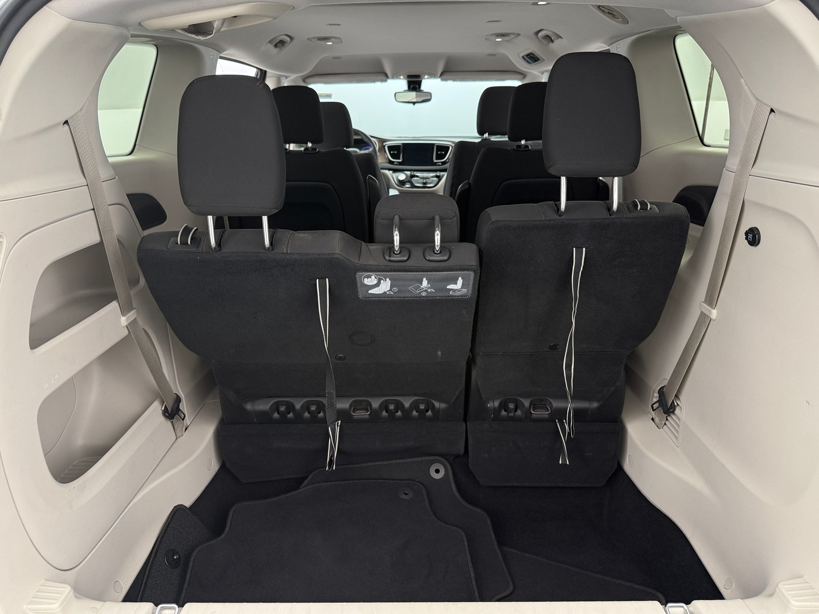 Thumbnail: 2017 Chrysler Pacifica - 7