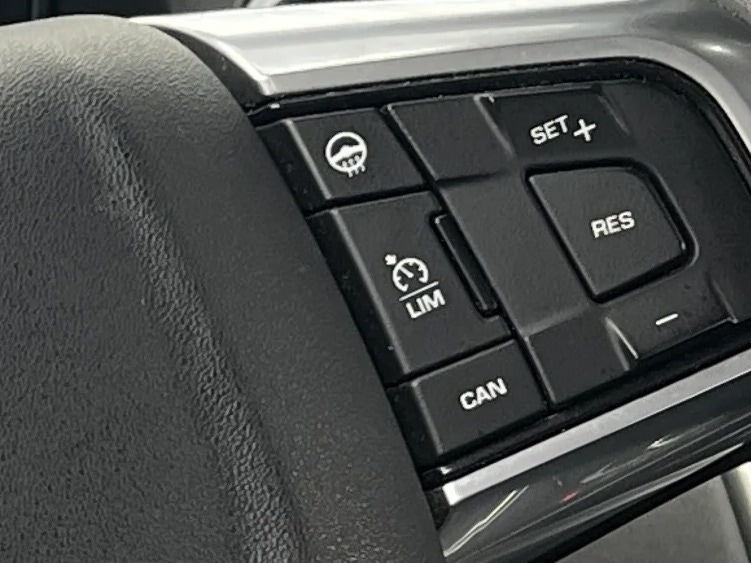 Thumbnail: 2019 Land Rover Discovery Sport - 4
