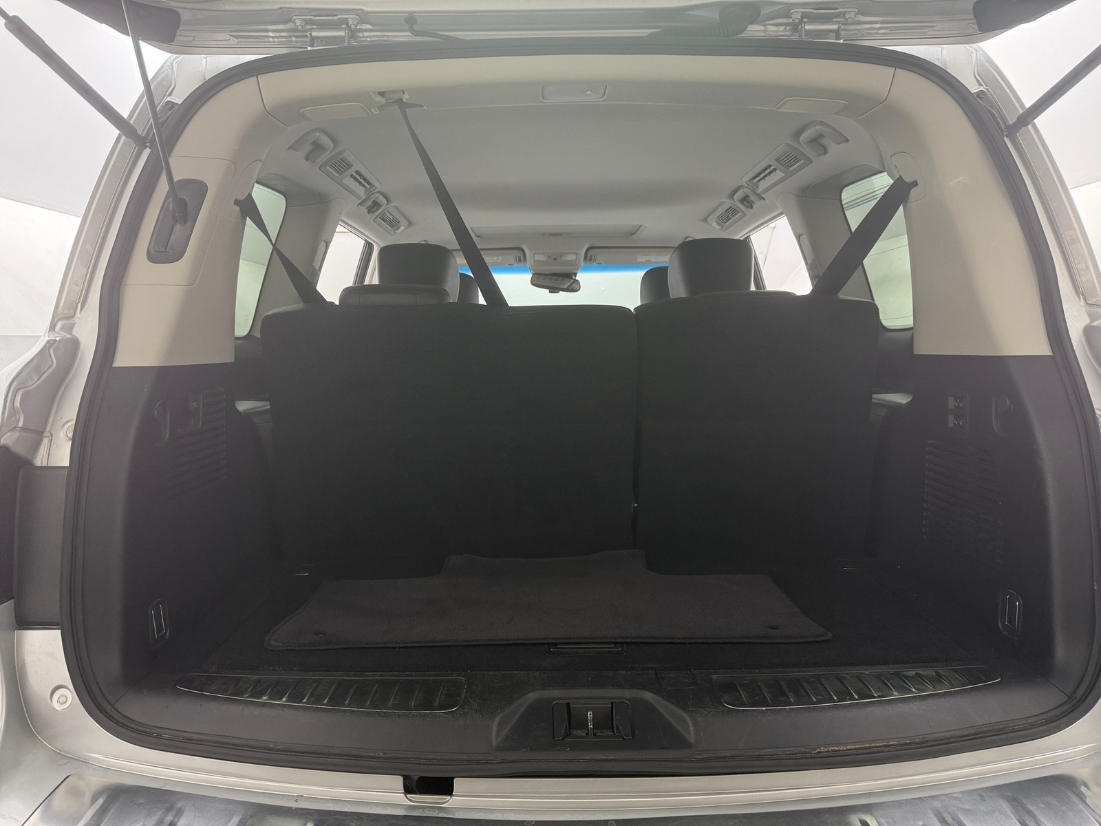 Thumbnail: 2017 INFINITI QX80 - 6