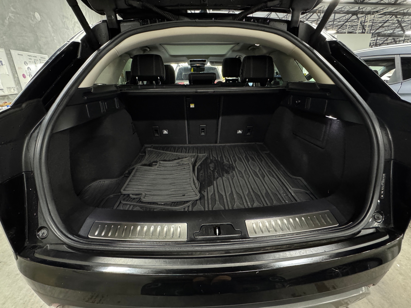 Thumbnail: 2018 Land Rover Range Rover Velar - 6