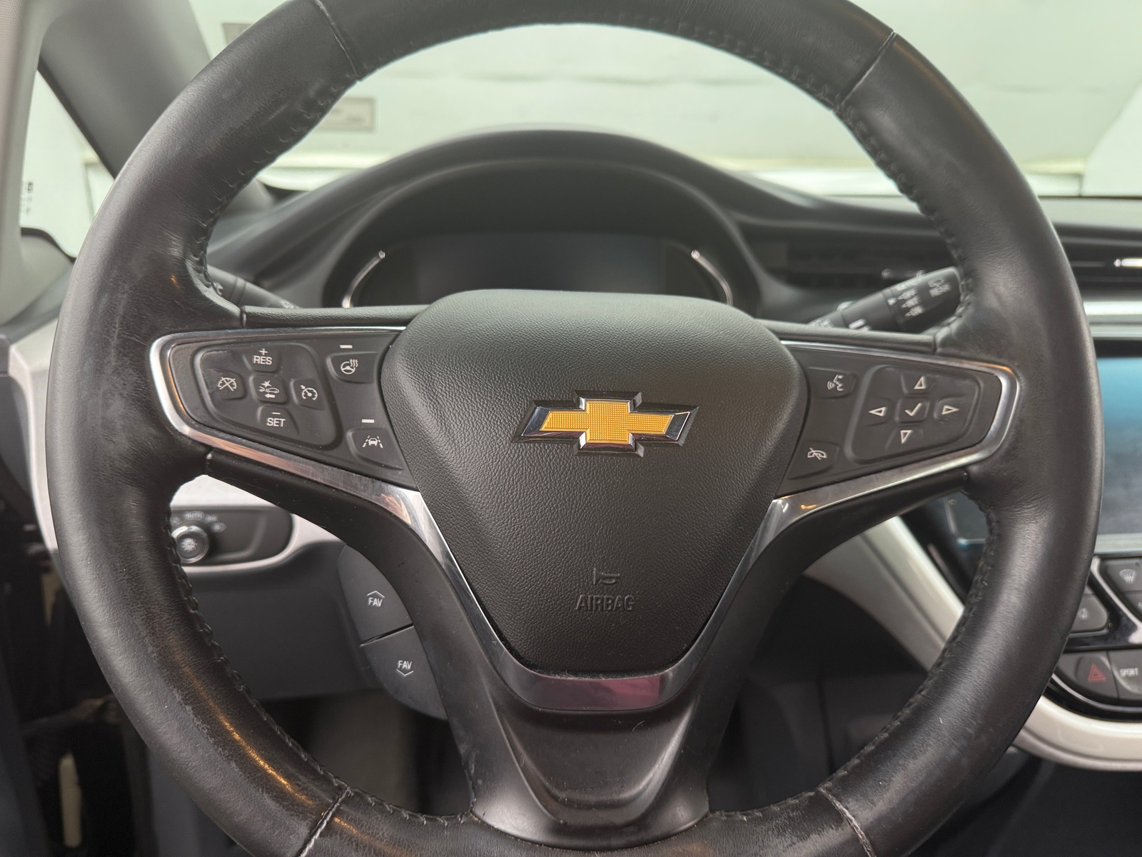Thumbnail: 2017 Chevrolet Bolt EV - 4