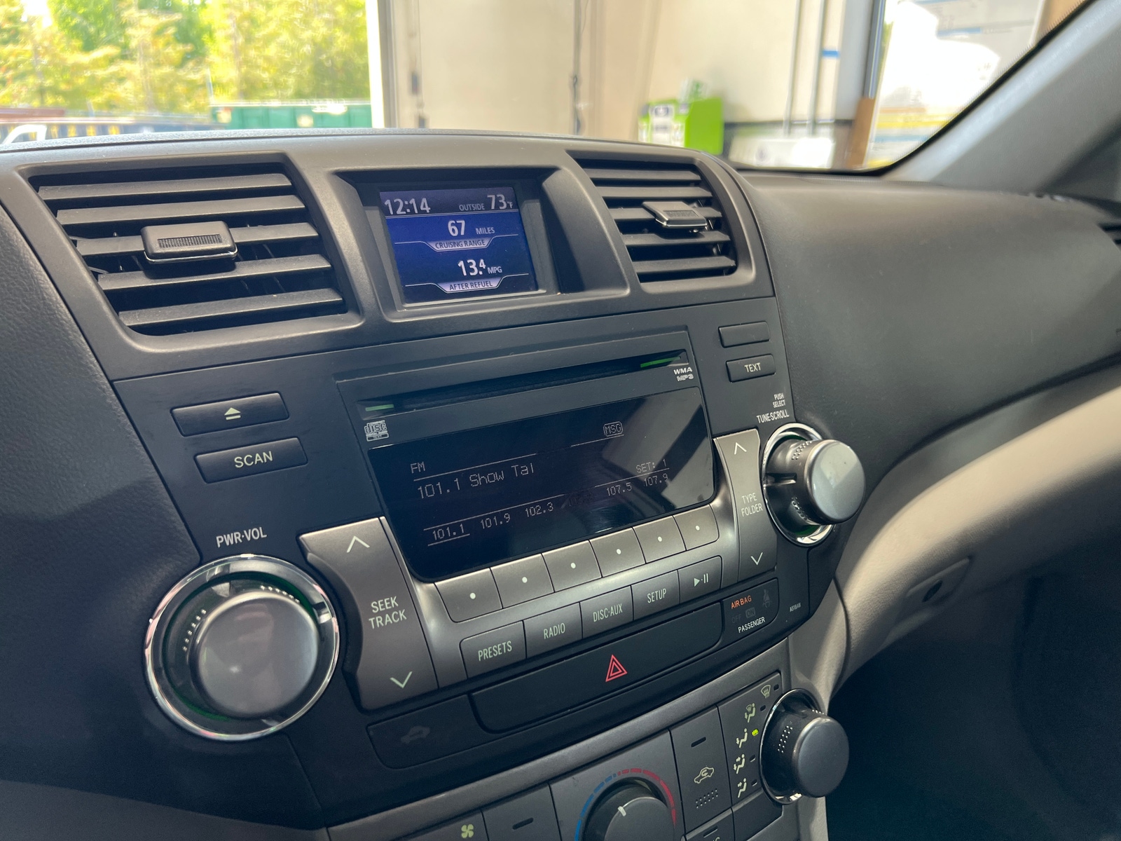 Thumbnail: 2012 Toyota Highlander - 4