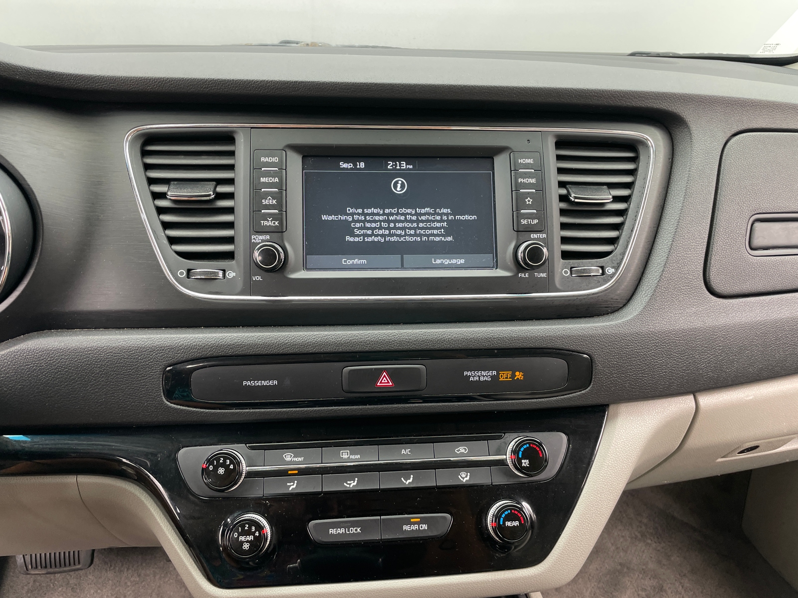 Thumbnail: 2019 Kia Sedona - 4