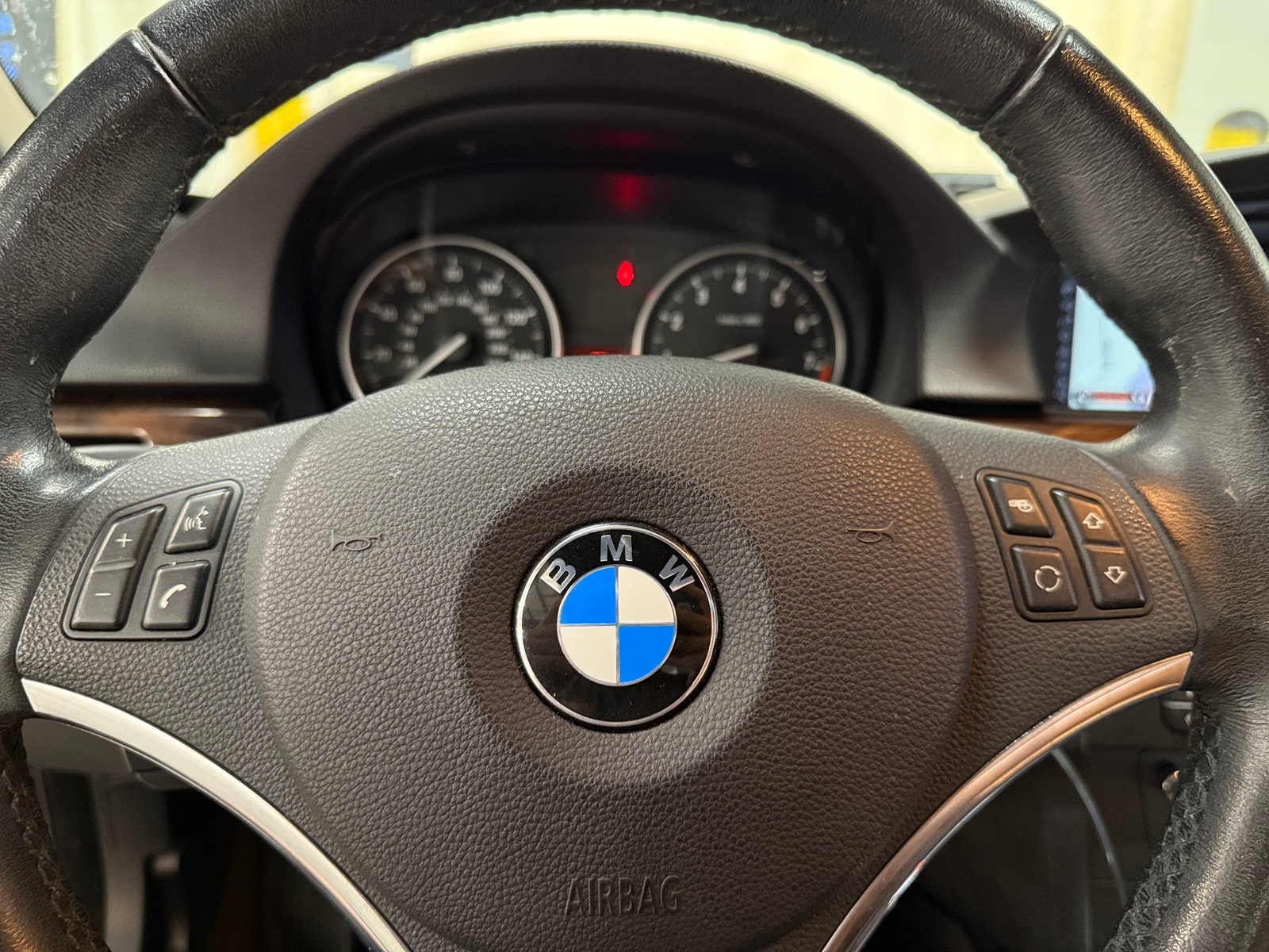 Thumbnail: 2012 BMW 3 Series - 4