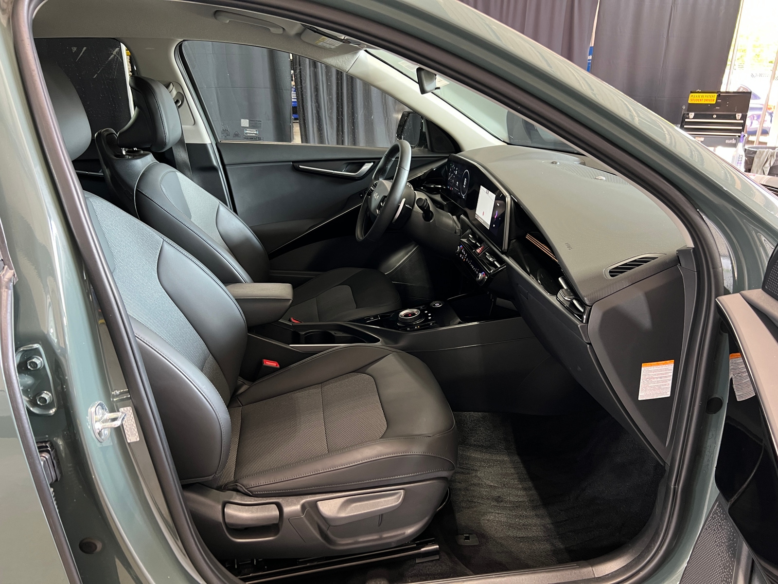 Thumbnail: 2023 Kia Niro - 2