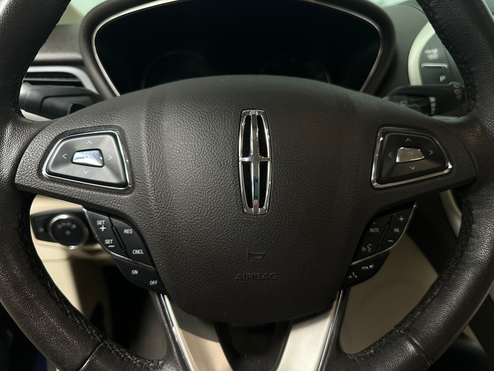 Thumbnail: 2017 Lincoln MKC - 4