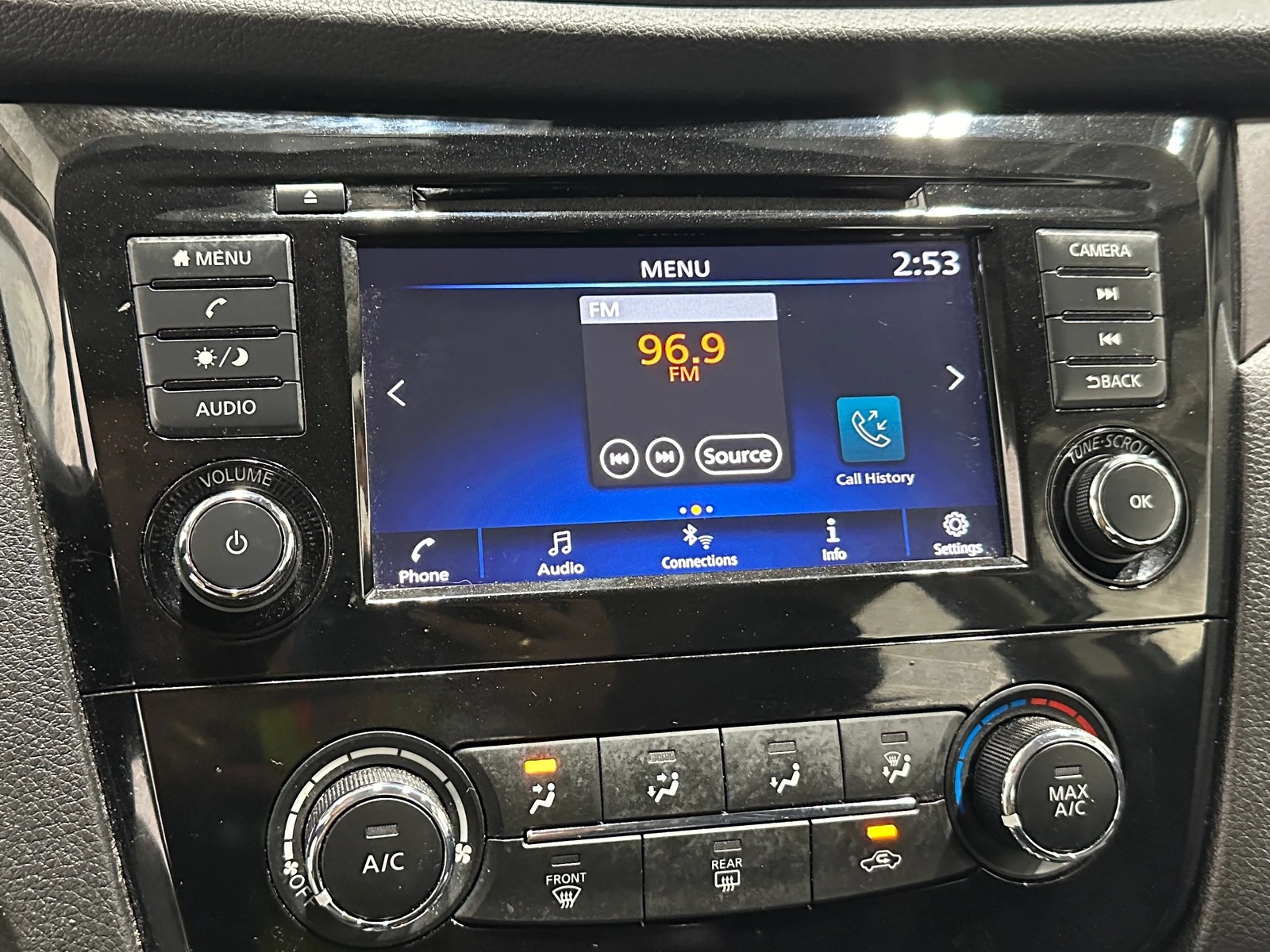 Thumbnail: 2021 Nissan Rogue Sport - 4