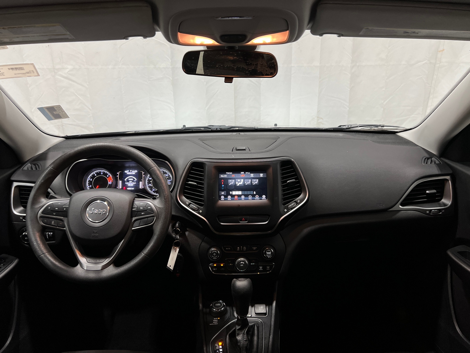 Thumbnail: 2019 Jeep Cherokee - 3