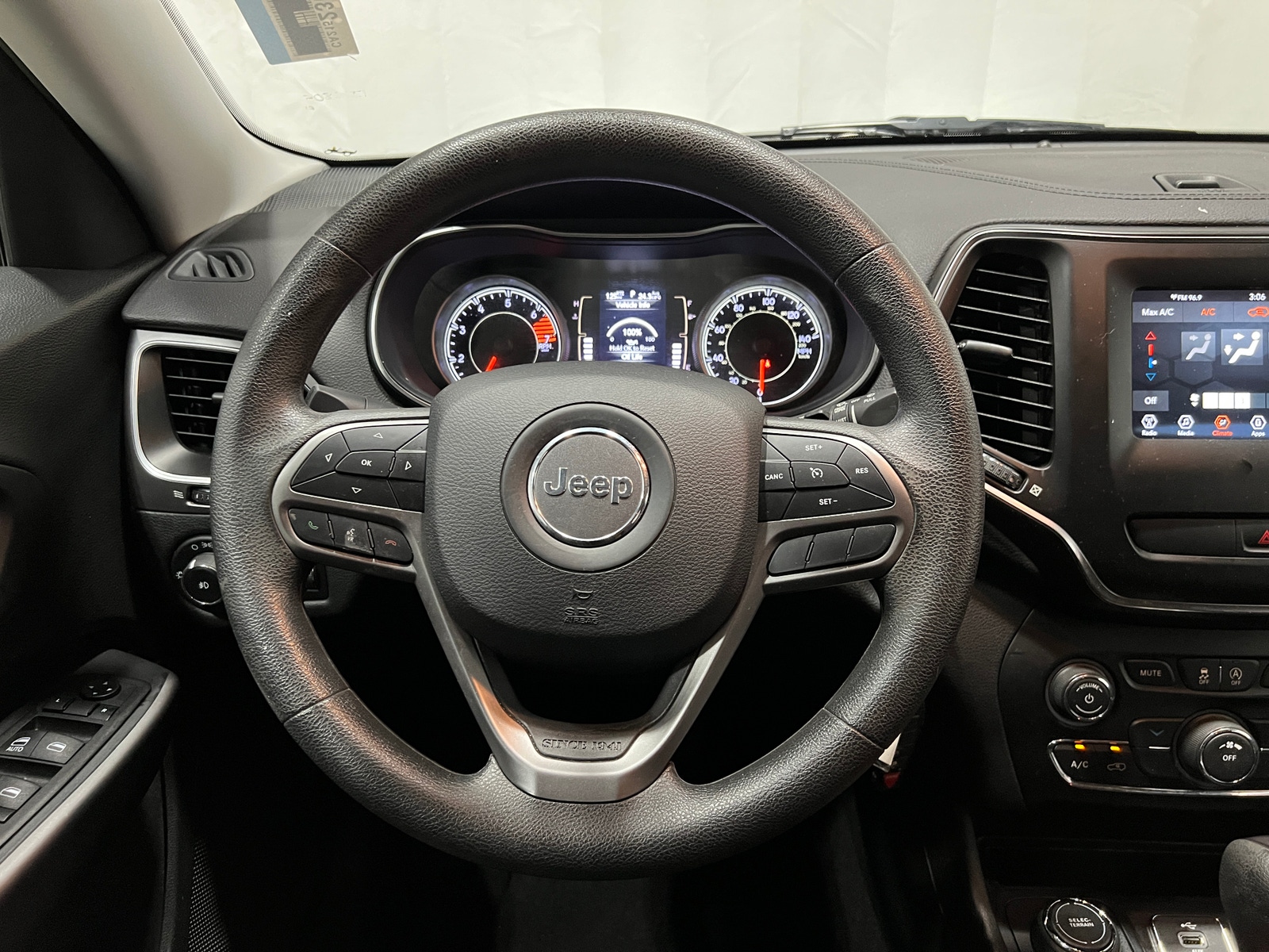 Thumbnail: 2019 Jeep Cherokee - 5