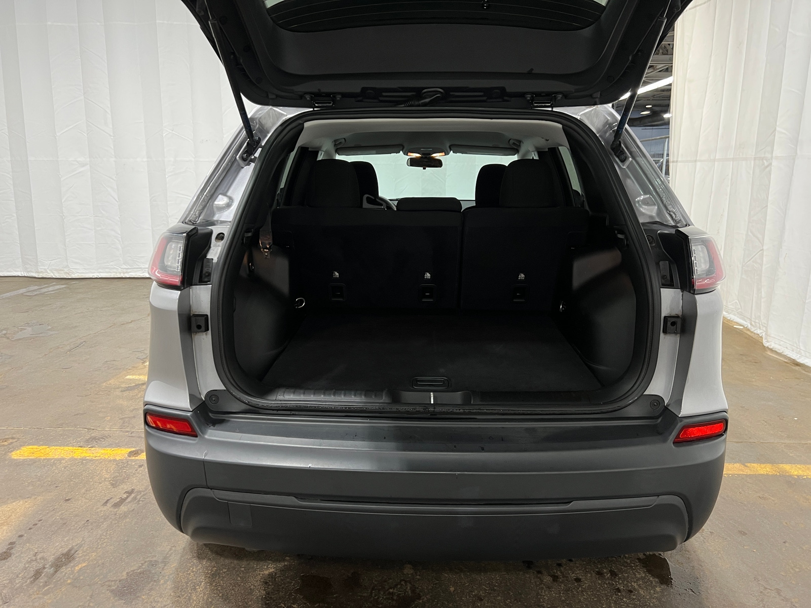 Thumbnail: 2019 Jeep Cherokee - 7
