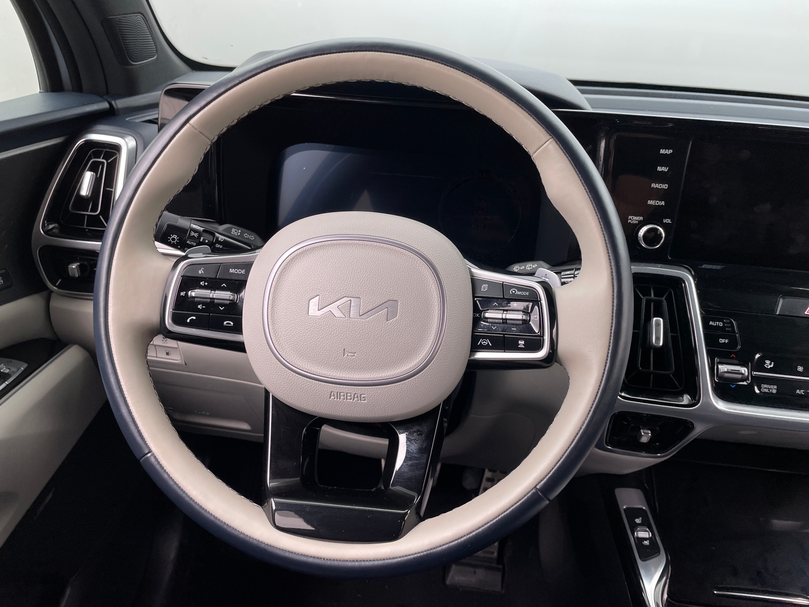 Thumbnail: 2022 Kia Sorento - 4