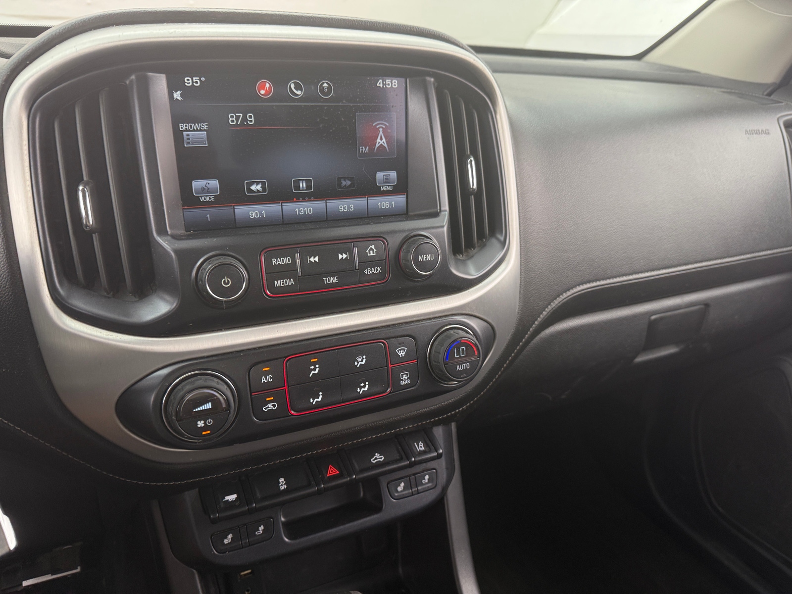 Thumbnail: 2015 GMC Canyon - 3