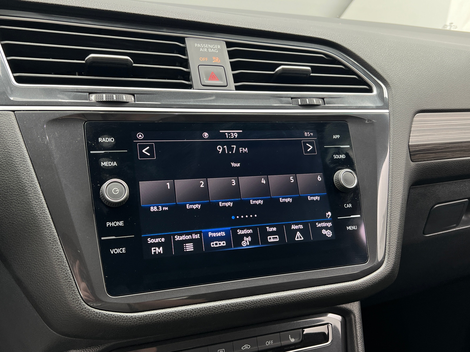 Thumbnail: 2024 Volkswagen Tiguan - 3