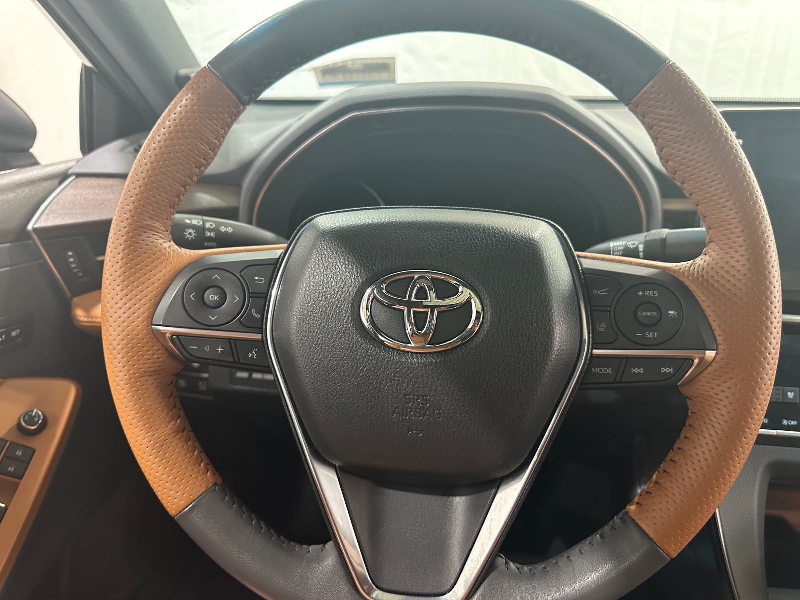 Thumbnail: 2022 Toyota Avalon - 4