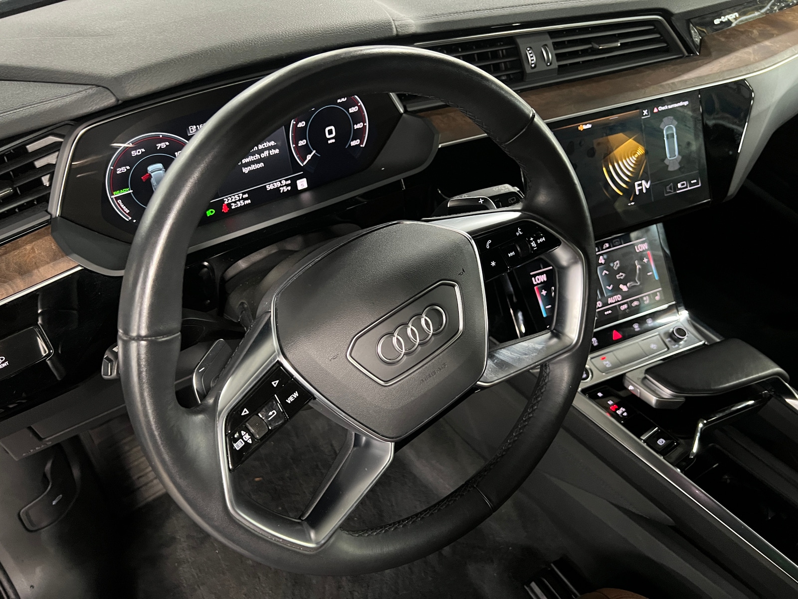 Thumbnail: 2022 Audi e-tron - 4