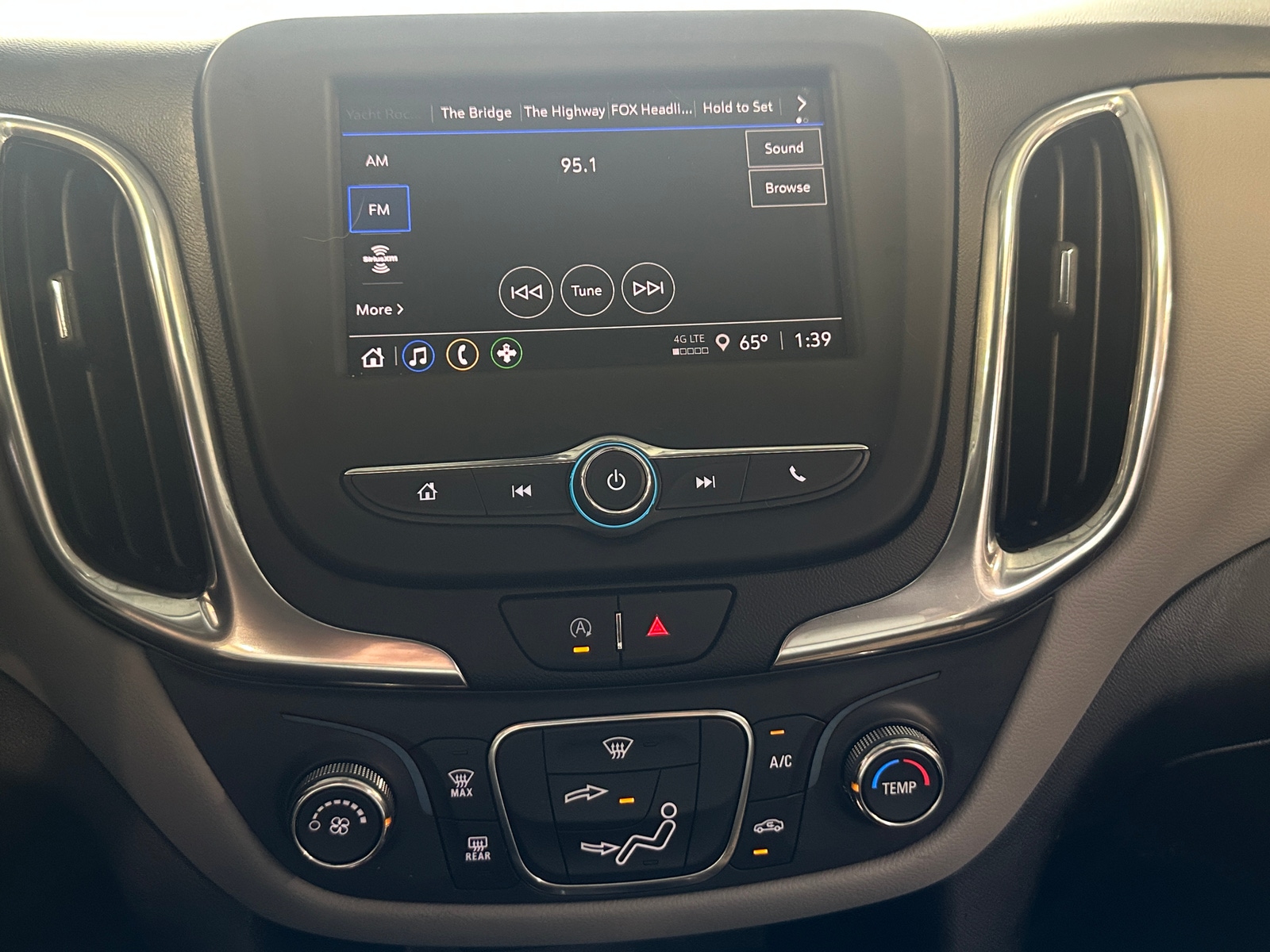 Thumbnail: 2022 Chevrolet Equinox - 4