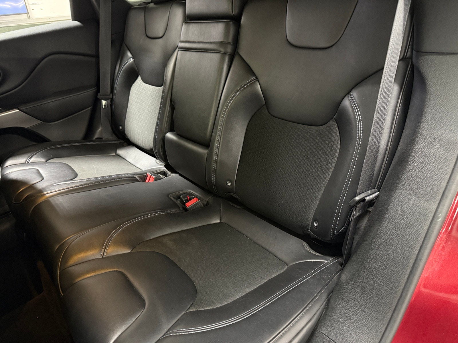 Thumbnail: 2019 Jeep Cherokee - 5