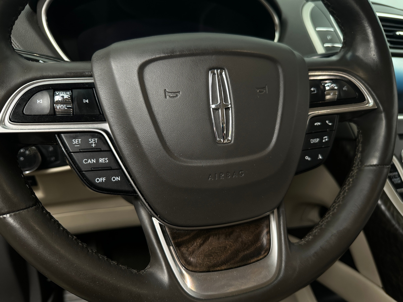 Thumbnail: 2019 Lincoln Nautilus - 4