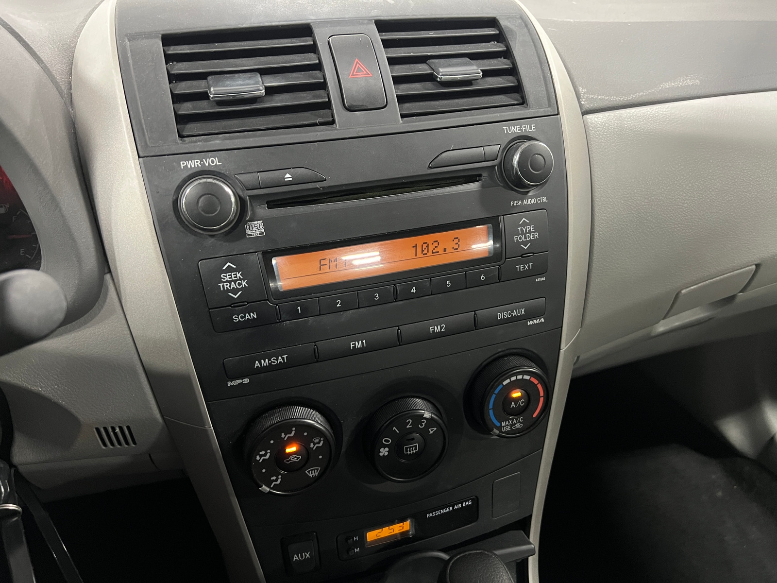 Thumbnail: 2010 Toyota Corolla - 4