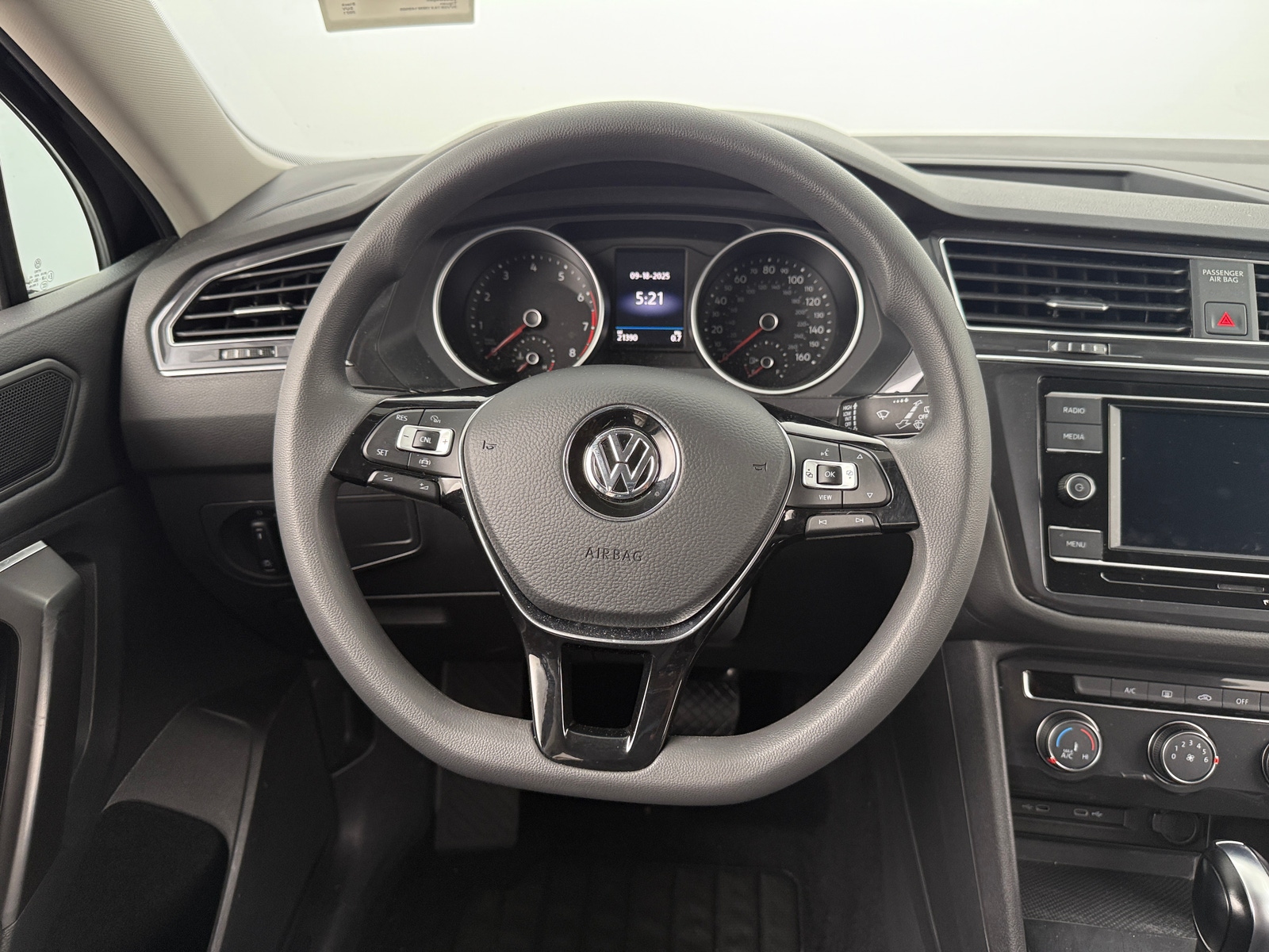 Thumbnail: 2021 Volkswagen Tiguan - 5