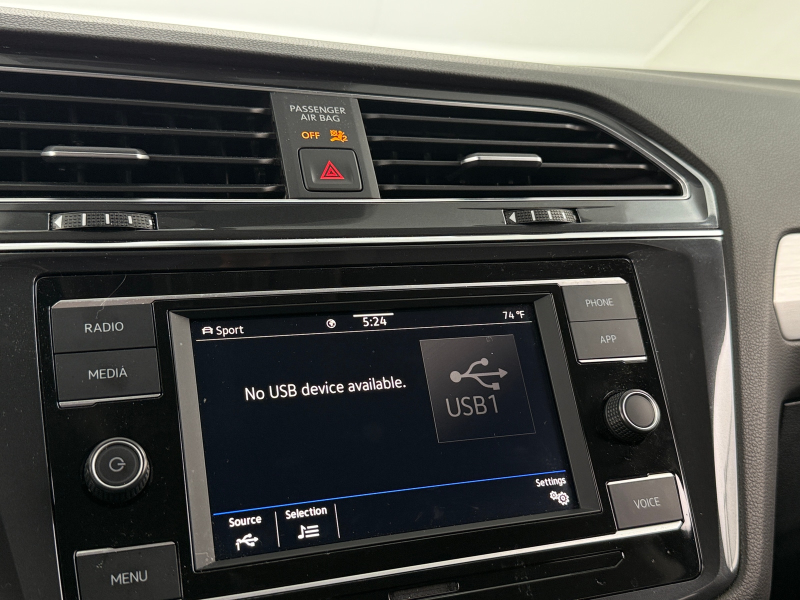 Thumbnail: 2021 Volkswagen Tiguan - 4