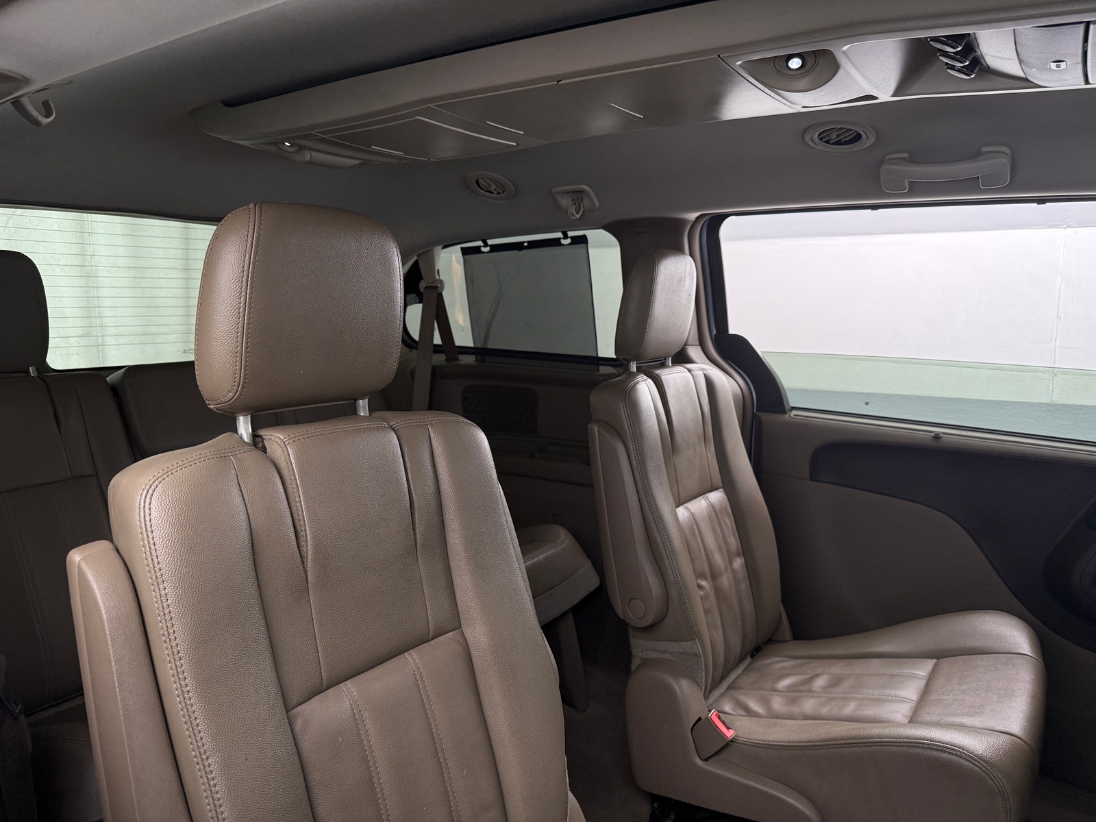 Thumbnail: 2013 Chrysler Town & Country - 5