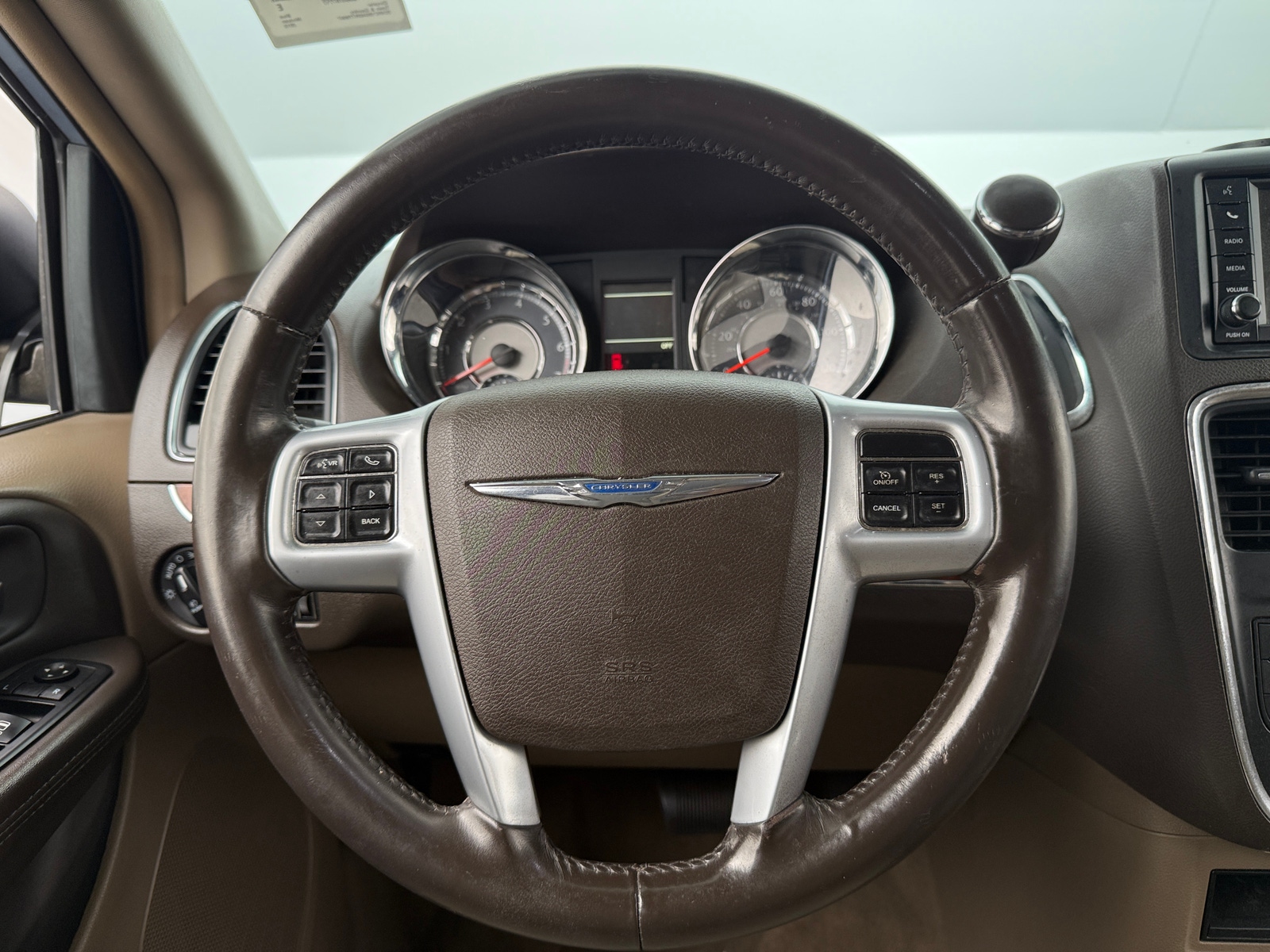 Thumbnail: 2013 Chrysler Town & Country - 4