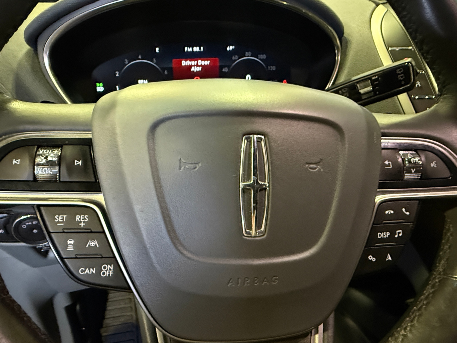 Thumbnail: 2020 Lincoln Nautilus - 4