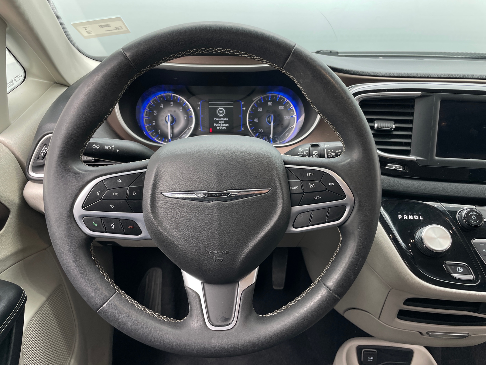 Thumbnail: 2022 Chrysler Voyager - 5