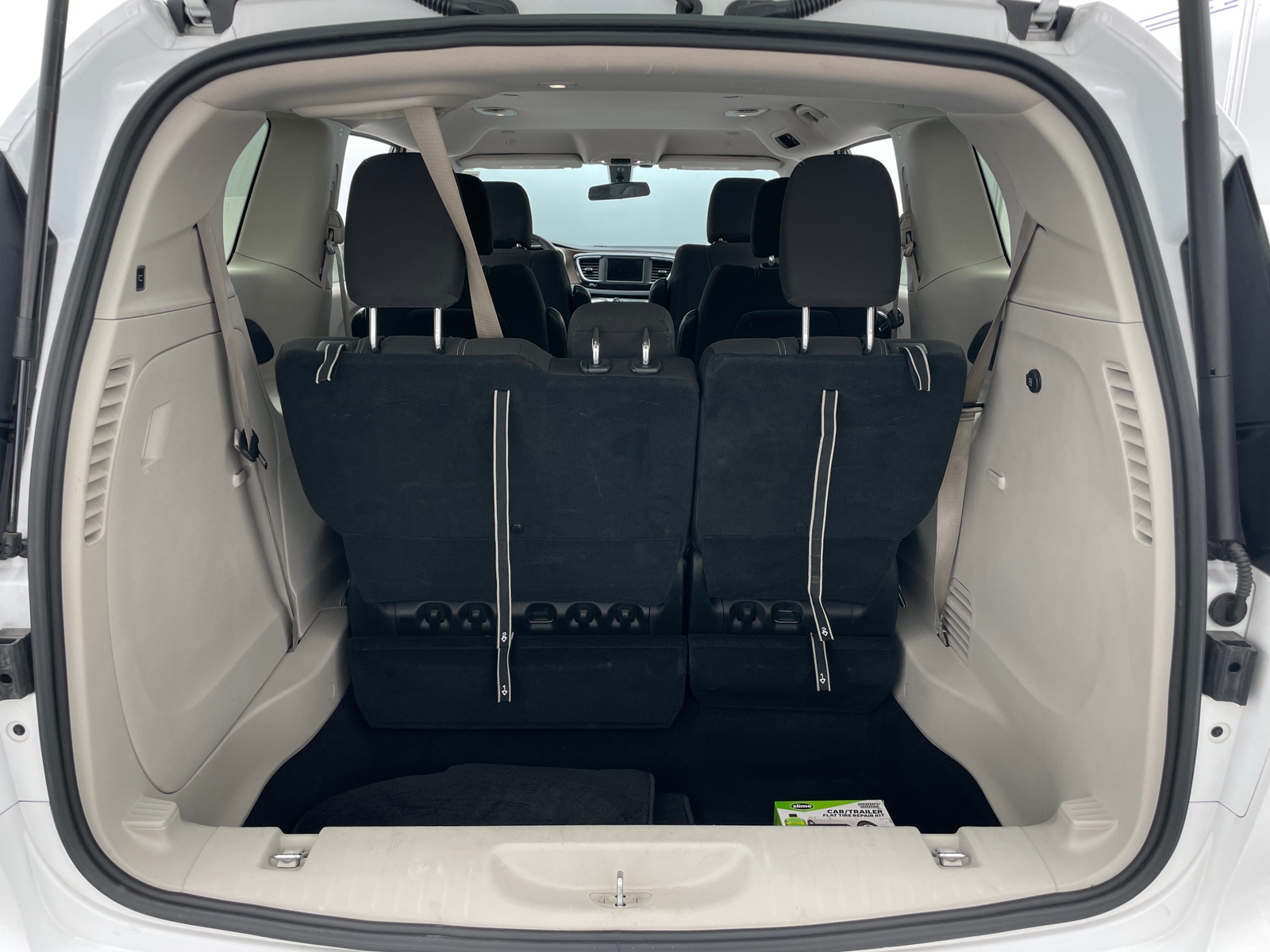 Thumbnail: 2022 Chrysler Voyager - 7