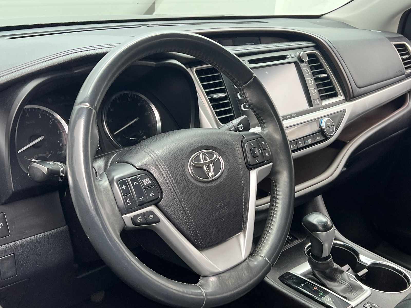 Thumbnail: 2016 Toyota Highlander - 4