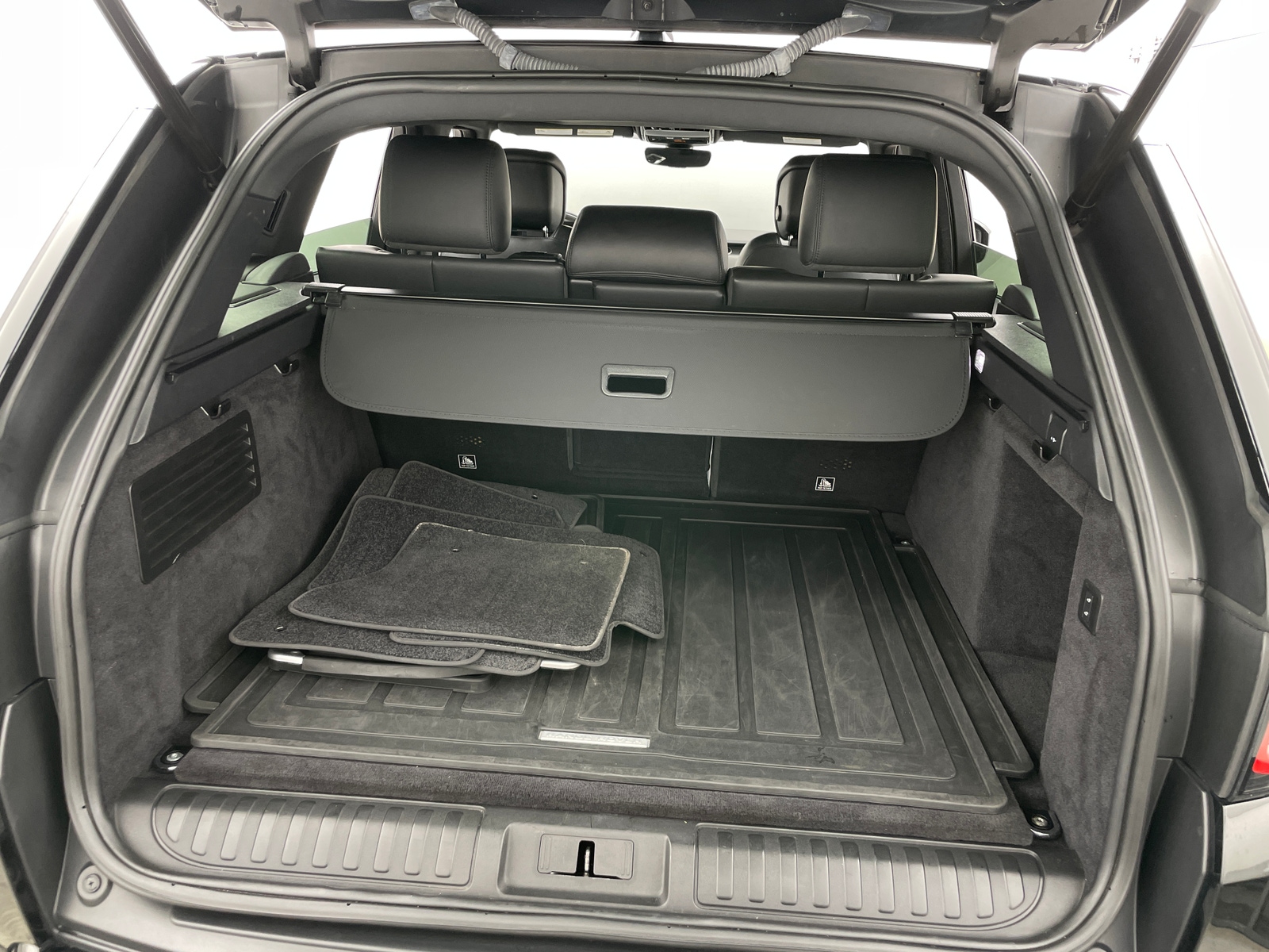 Thumbnail: 2020 Land Rover Range Rover Sport - 6
