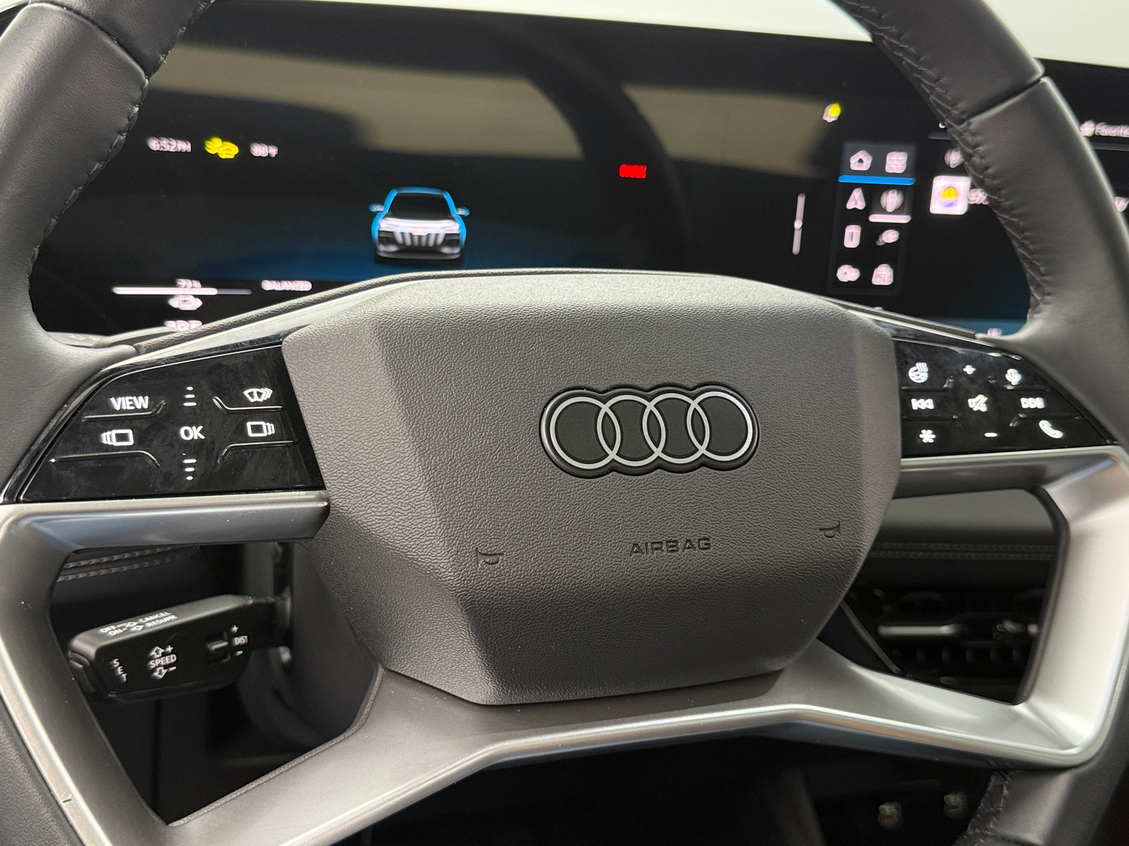 Thumbnail: 2025 Audi Q6 e-tron - 4