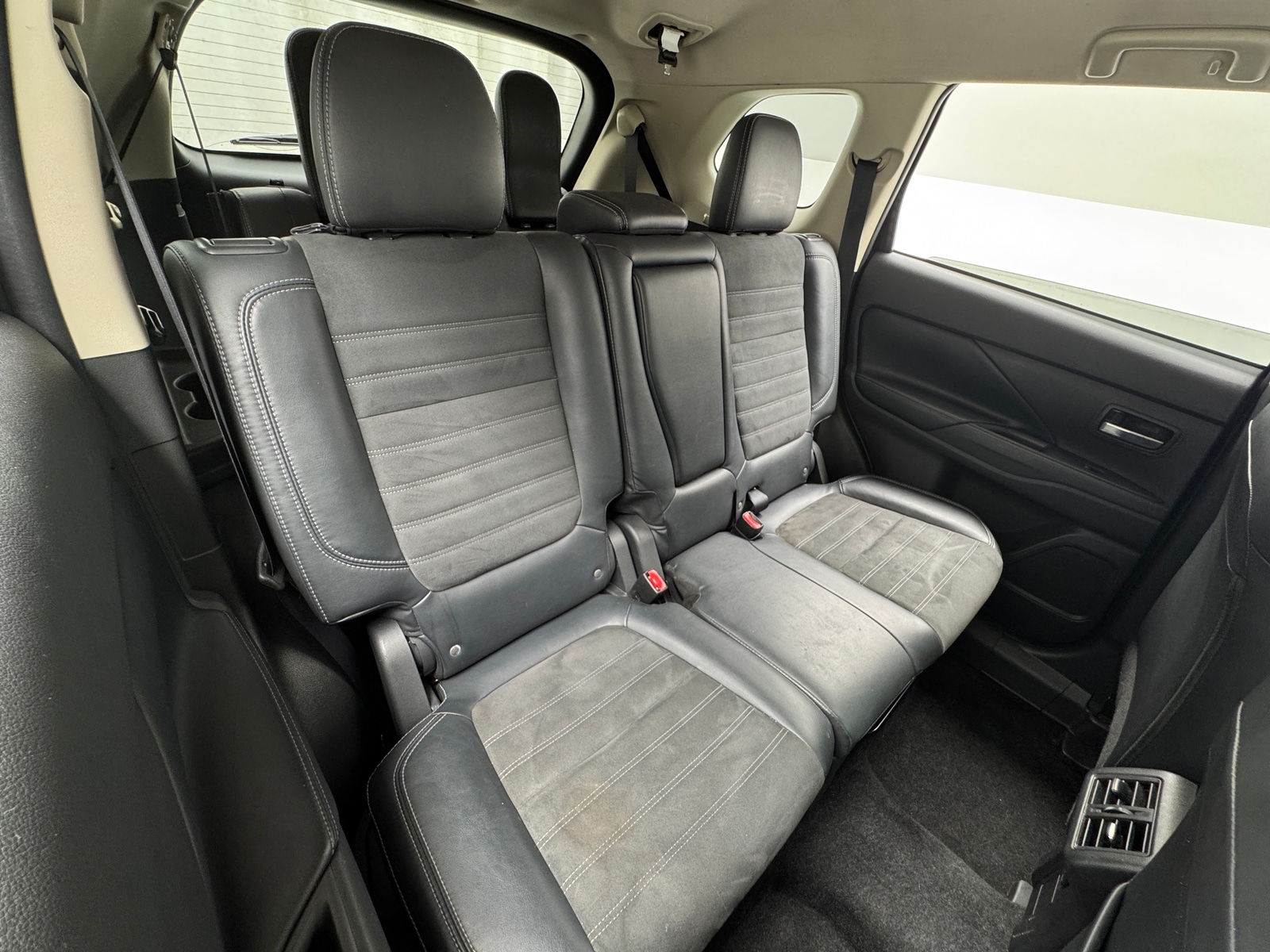 Thumbnail: 2019 Mitsubishi Outlander - 6