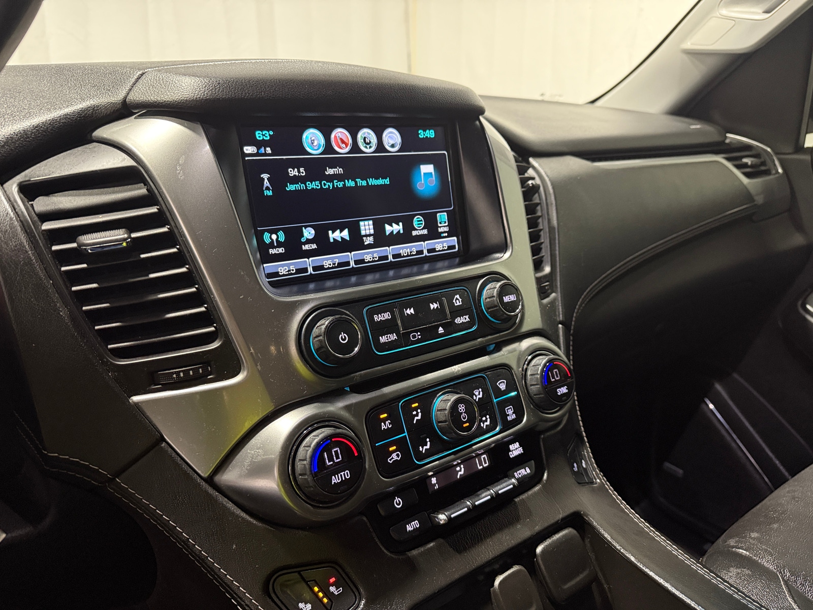 Thumbnail: 2018 Chevrolet Tahoe - 3