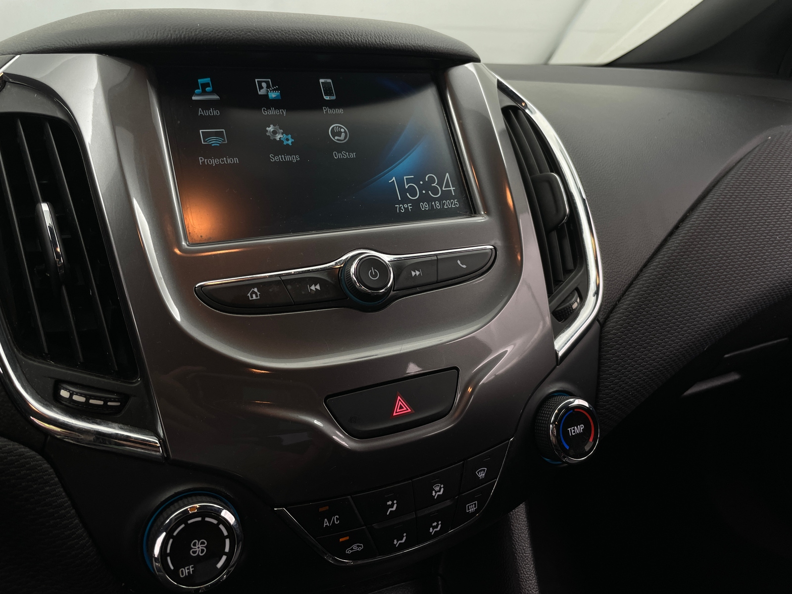Thumbnail: 2018 Chevrolet Cruze - 4
