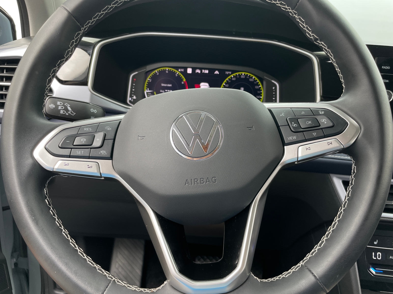 Thumbnail: 2025 Volkswagen Taos - 4