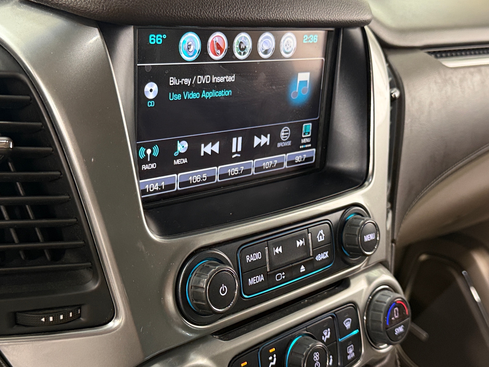 Thumbnail: 2018 Chevrolet Suburban - 3