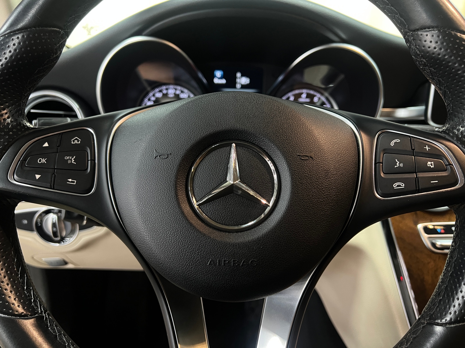 Thumbnail: 2015 Mercedes-Benz C-Class - 4