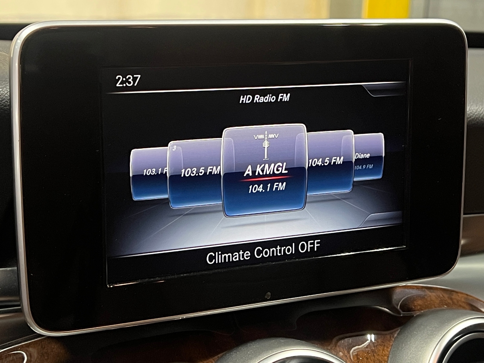 Thumbnail: 2015 Mercedes-Benz C-Class - 3