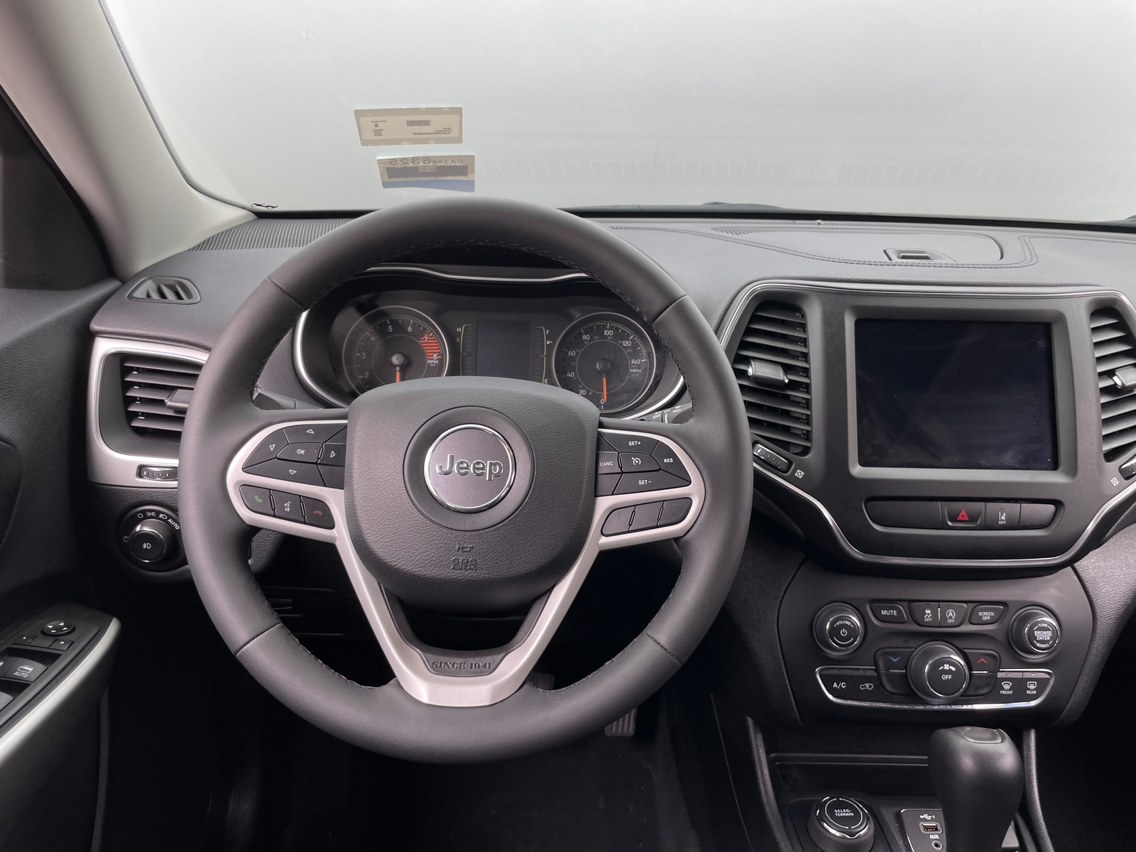 Thumbnail: 2022 Jeep Cherokee - 5
