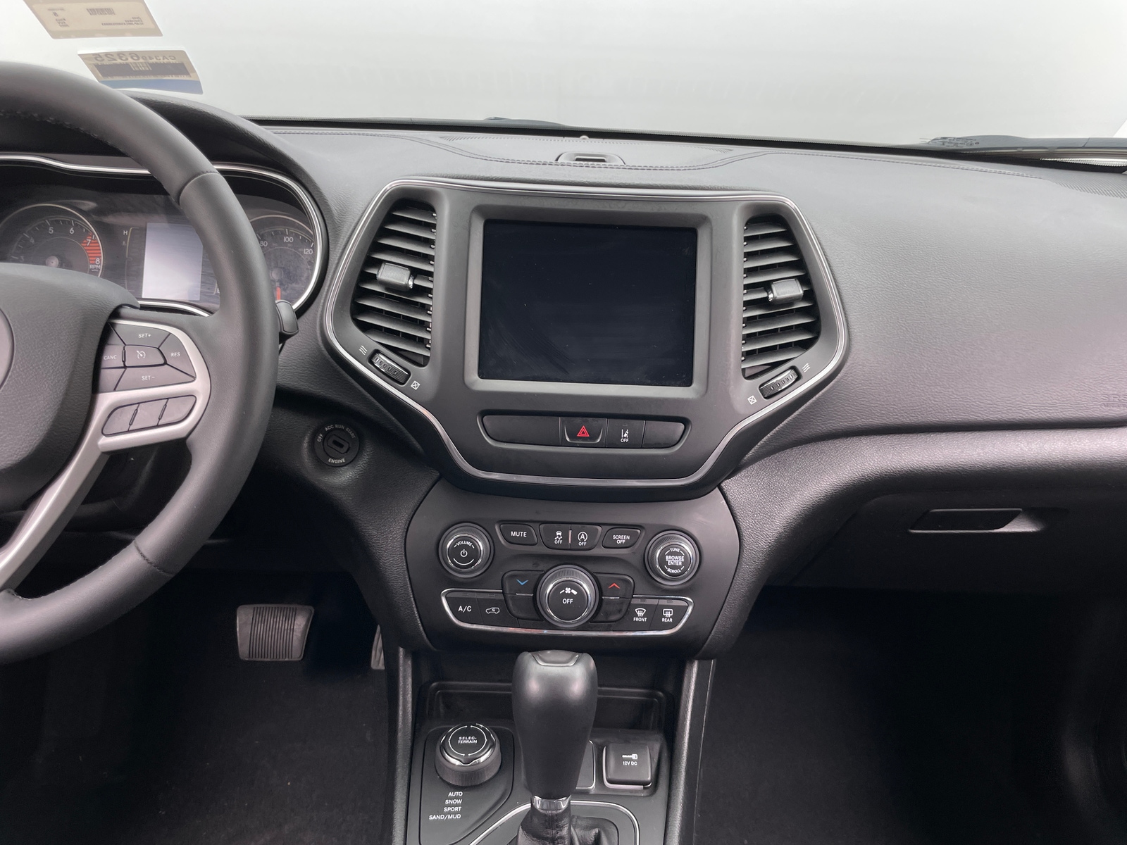 Thumbnail: 2022 Jeep Cherokee - 4