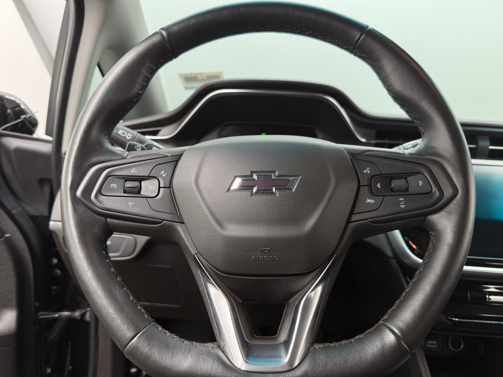 Thumbnail: 2022 Chevrolet Bolt EV - 4