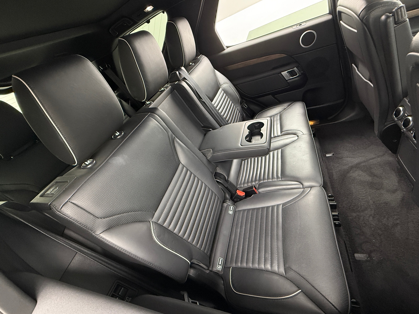 Thumbnail: 2020 Land Rover Discovery - 5